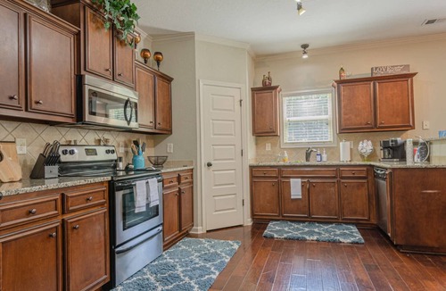 Fortson House | 4BR Sleeps10 PoolTable Grill Parking Near Ft Moore