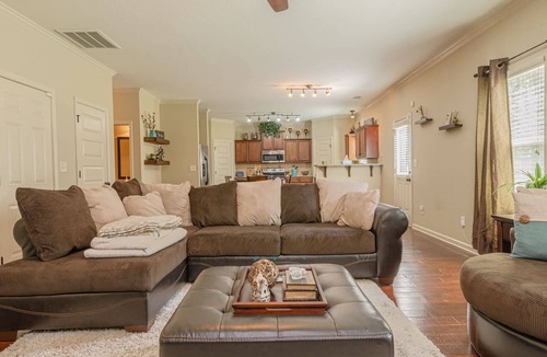 Fortson House | 4BR Sleeps10 PoolTable Grill Parking Near Ft Moore