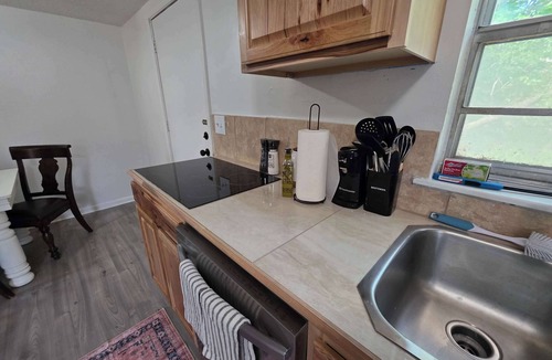 Medicine Park Cabin | 4BR Slps 10, 3 Kings|Walk to Town, Trails+Parking