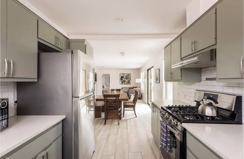 East Cesar Chavez House | 4BR Spacious East Austin Home, 10 min to Downtown