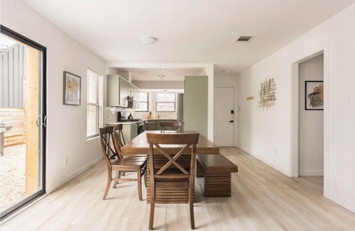 East Cesar Chavez House | 4BR Spacious East Austin Home, 10 min to Downtown