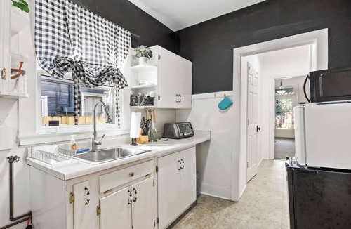 Clifton House | 4BR Spacious & Vibrant Louisville Home | Sleeps 10