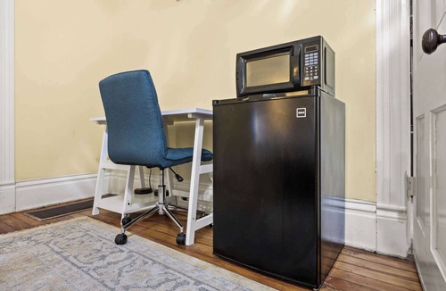 Clifton House | 4BR Spacious & Vibrant Louisville Home | Sleeps 10