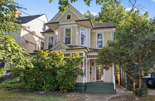 Clifton House | 4BR Spacious & Vibrant Louisville Home | Sleeps 10
