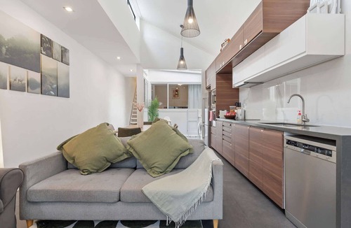 Pyrmont Condo | 4BR| Step to light rail | 9 min to DarlingHarbour