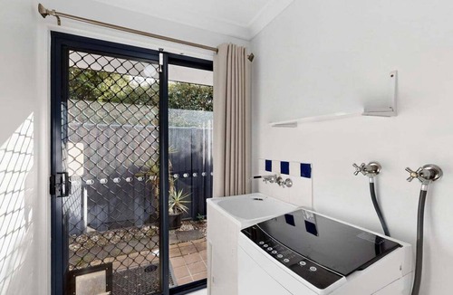 Springfield House | 4BR Sweet Home Spingfield