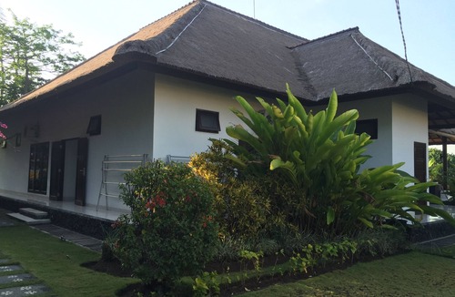 Umeanyar Villa | 4BR Tropical beach Villa in Umeanyar