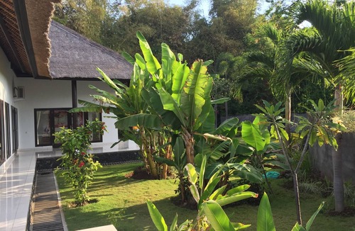 Umeanyar Villa | 4BR Tropical beach Villa in Umeanyar