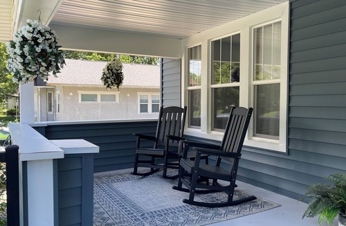 Cedar Falls House | 4BR Upscale Family Retreat Near UNI, Sleeps 13