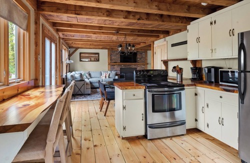 Moscow House | 4BR Vermont Cabin w/Fireplace, A/C, & Grill