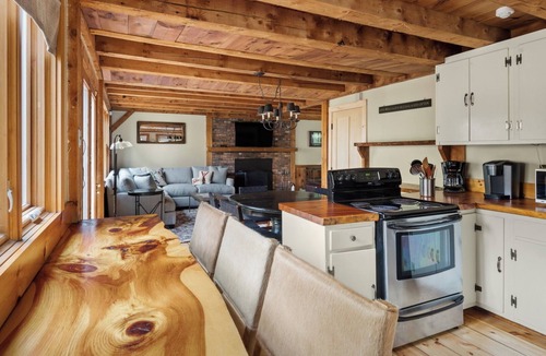 Moscow House | 4BR Vermont Cabin w/Fireplace, A/C, & Grill