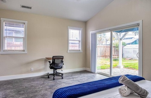 North Oak Park House | 4BR Victorian Walk to UC Davis & Shriner Med Cen