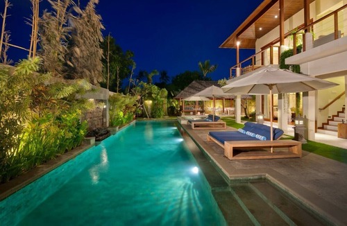 Batubelig Villa | 4BR VILLA SEMINYAK BALI NEAR BEACH