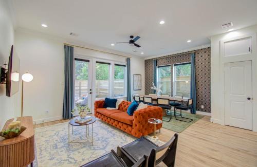 Greater Third Ward House | 4BR w/Backyard Theatre | 5 Mins to Downtown