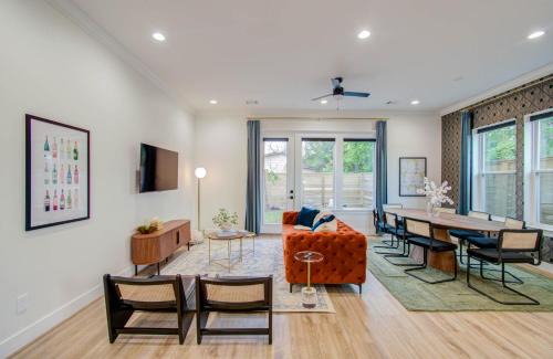 Greater Third Ward House | 4BR w/Backyard Theatre | 5 Mins to Downtown