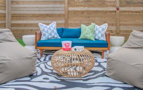 Greater Third Ward House | 4BR w/Backyard Theatre | 5 Mins to Downtown