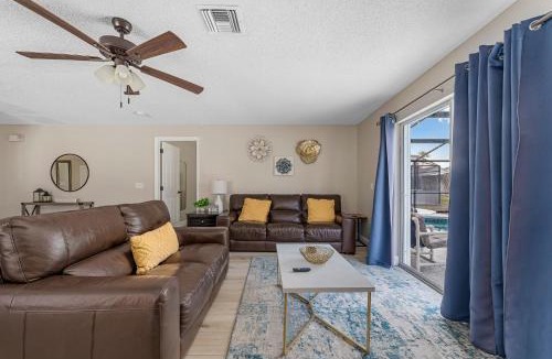 Lake Berkley House | 4BR w Heated Pool near Disney & Lake - Sleeps 10