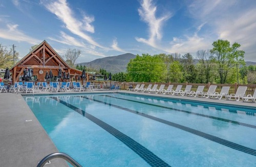 Walland Cabin | 4BR w/Incredible Views! Hot Tub*Privacy!
