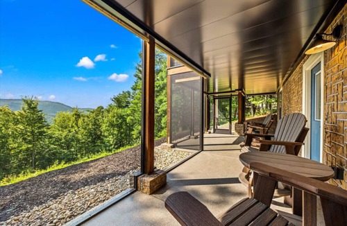 Walland Cabin | 4BR w/Incredible Views! Hot Tub*Privacy!