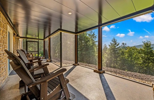 Walland Cabin | 4BR w/Incredible Views! Hot Tub*Privacy!