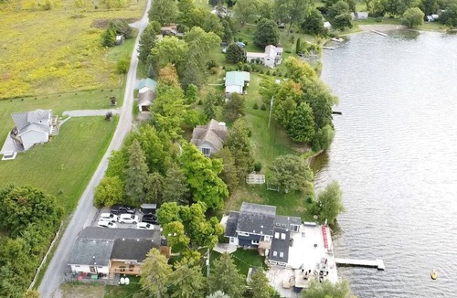 Waupoos House | 4BR Water View Bungalow | Smith Bay ViewsnSTA Licence Number 2021-0078 R3