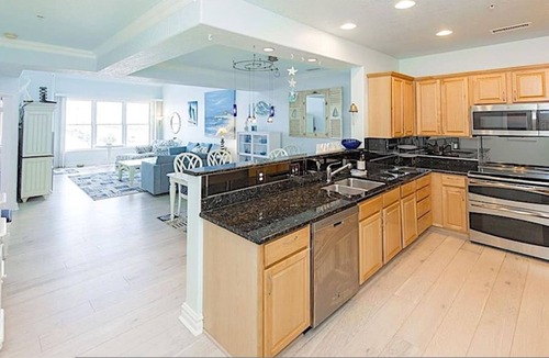 Sandbridge Apartment | 4BR Waterfront Penthouse Pool Views