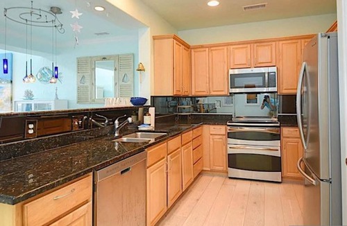 Sandbridge Apartment | 4BR Waterfront Penthouse Pool Views