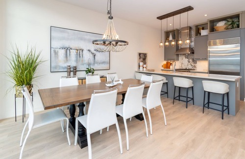Innisfil House | 4BR Waterfront Townhome + HotTub