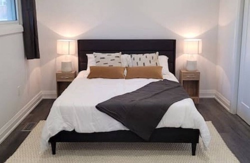 Winona House | 4BR+Wi-Fi+Ac+Iron+Kitchen+Washer+Free Prkng+Ntflx
