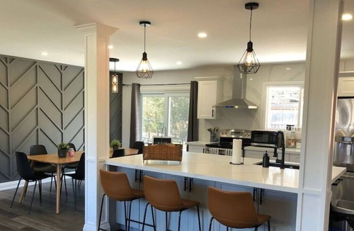Winona House | 4BR+Wi-Fi+Ac+Iron+Kitchen+Washer+Free Prkng+Ntflx