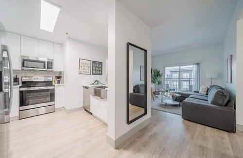 Charlotte Center City Apartment | 4BR with Balcony and City View + Parking