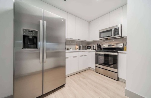 Charlotte Center City Apartment | 4BR with Balcony and City View + Parking
