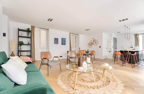 Ternes Apartment | 4ch/3sdb/Clim/Métro/Coté Cours