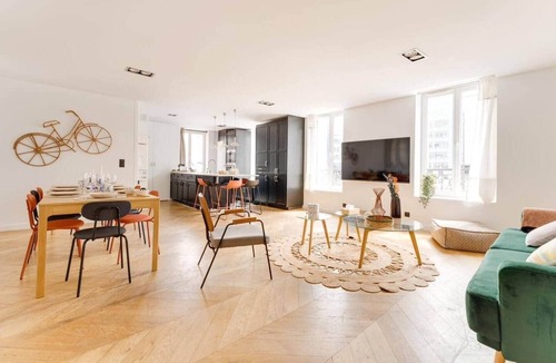 Ternes Apartment | 4ch/3sdb/Clim/Métro/Coté Cours