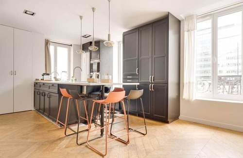 Ternes Apartment | 4ch/3sdb/Clim/Métro/Coté Cours