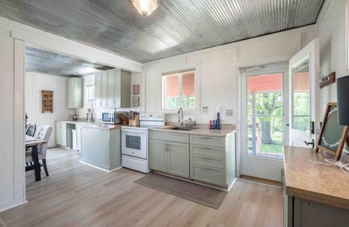 New Florence House | 4K Ranch - 10 acre property & home near Hermann