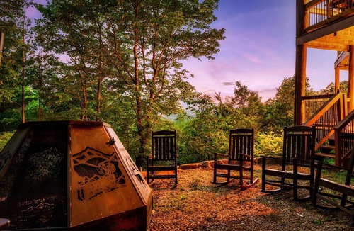 Pittman Center Cabin | 4Suites| AprDeal | View | HotTub | FirePit | GmRm