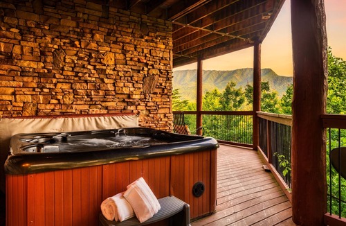 Pittman Center Cabin | 4Suites| AprDeal | View | HotTub | FirePit | GmRm