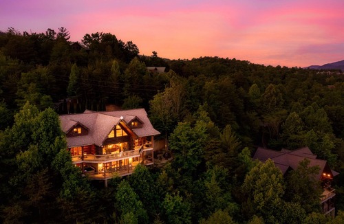 Pittman Center Cabin | 4Suites| AprDeal | View | HotTub | FirePit | GmRm