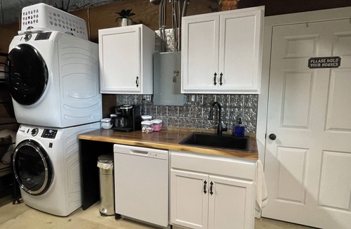 Riesel House | 4T Bunkhouse : comfortable private lodging for family fun.