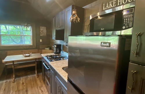 Town of Webb Cottage | "4th Lake" One Bedroom, Luxury Waterfront Cottage at The Lakes, Old Forge