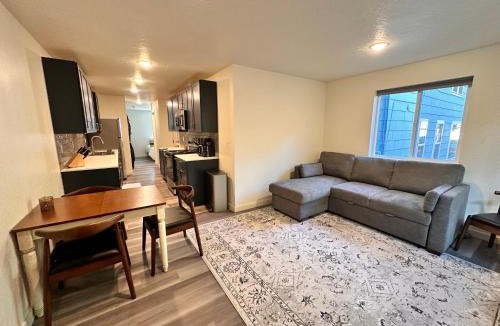 Moscow Apartment | 4th St Flats