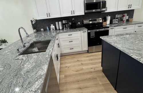 Cross Mountain House | #4Townhome Luxury ,3bedrooms,close La Cantera,Rim,SixFlags,Seaworld,Riverwalk.