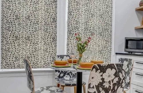 Urban Core Apartment | 4x Adorable Side by Side Apts - Sleeps 18!