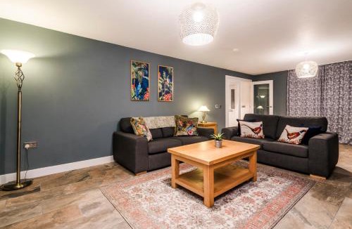 Stow Bardolph Apartment | 4x Bed Luxurious Home With a View