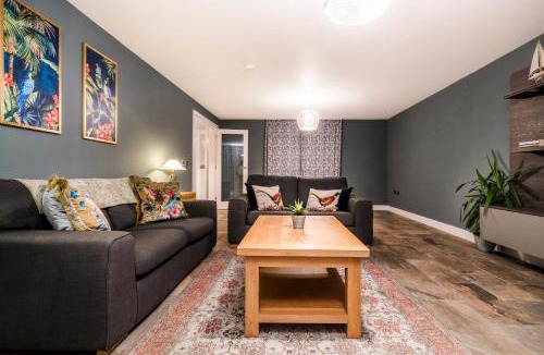 Stow Bardolph Apartment | 4x Bed Luxurious Home With a View