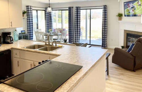 North Shore Condo | 5/31-6/11 AVAIL BERNARDS LANDING-BEST AMENITIES-KAYAK FLOATS &10% OFF BOAT TOURS