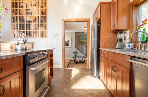 Lee House | $5,500/mo Special * Private Berkshire Escape*