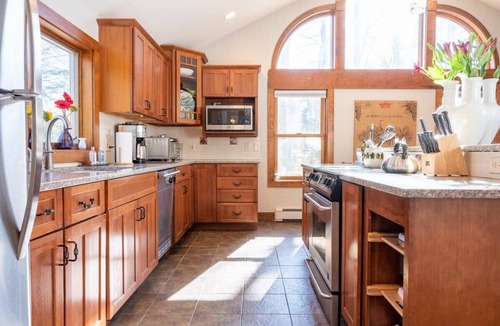 Lee House | $5,500/mo Special * Private Berkshire Escape*