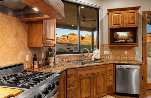 Oak Creek House | 5.5k Sqft Luxury Home with Large Suites, Views, Hot Tub & Firepit